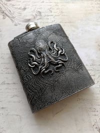 Image 3 of STEAMPUNK 7oz HIP FLASK IN GIFT BOX SET