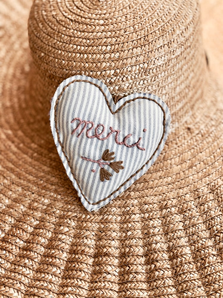 Image of Broderie - Cœur rayures bleu Merci - Cadeau fin d’année maitresse 