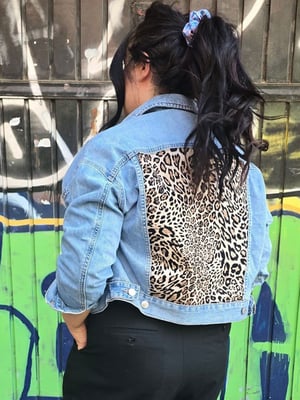 Chaqueta vaquera leopardo