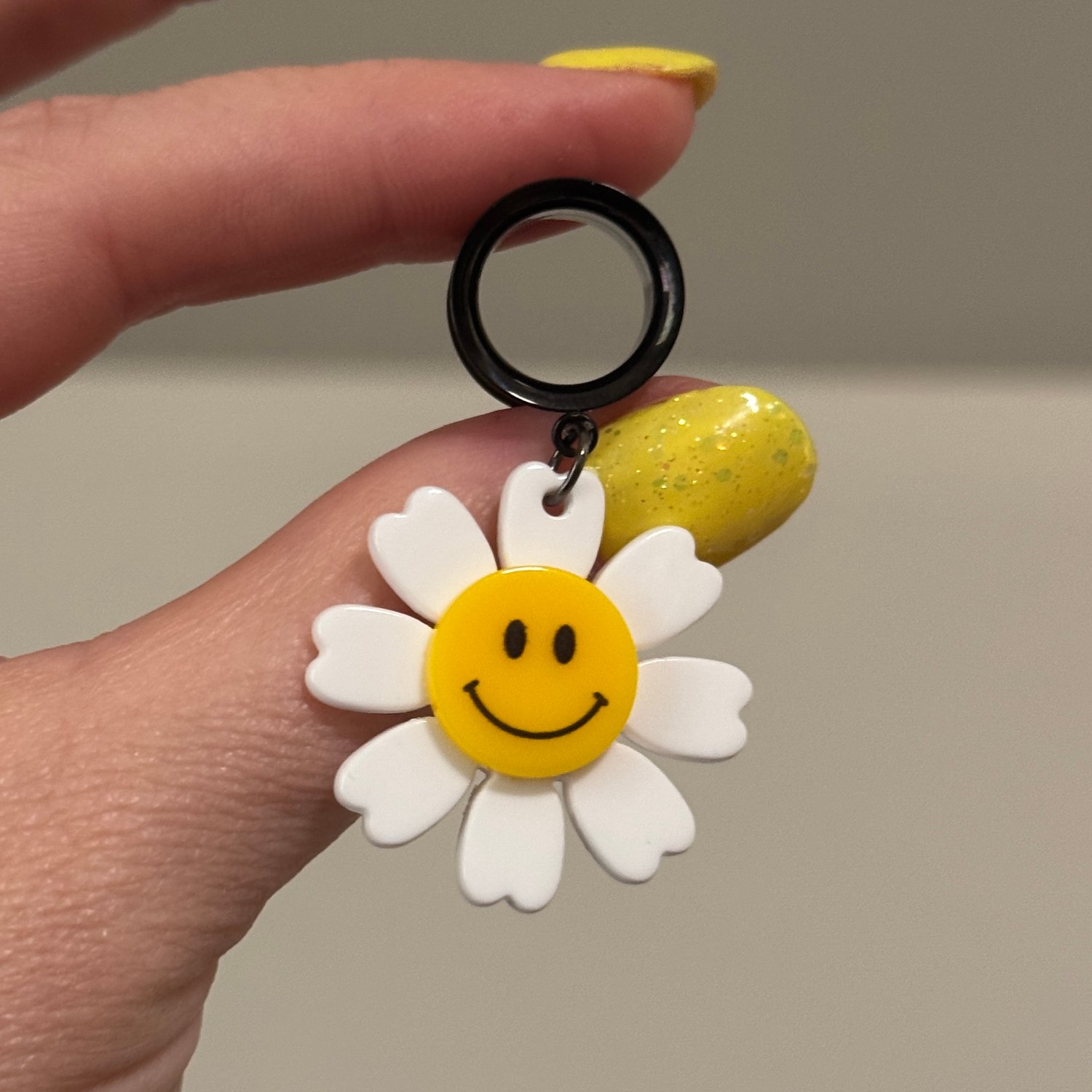 Image of Happy Daisy Dangles (sizes 2g-2")