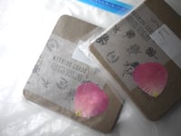 Image 1 of Medium drying cards for pressed flowers