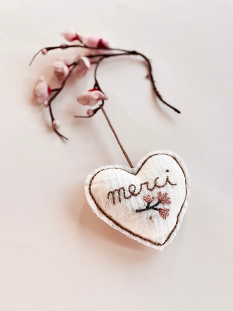 Image of Broderie - Cœur blanc Merci - Cadeau fin d’année maitresse