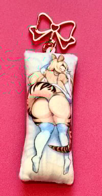 Image 2 of Kiwi Dakimakura Keychain