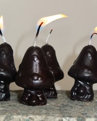 MINI MUSHROOM CANDLE (BLACK SLIME) 