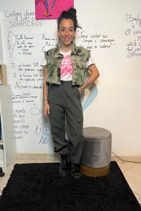 Image 1 of Gilet crop di jeans verde militare