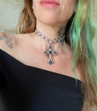Image 2 of "BANSHEE" choker with cross