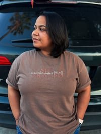 “She Prayed Until the Chains Fell Off” T-Shirt Espresso