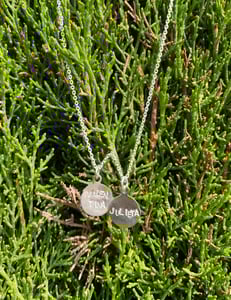 Image of Dos medallas grabadas