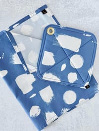 Image 4 of Kitchen Apron Gift Set, Adult Apron Set, Apron Gift Set, Blue Abstract Blocks
