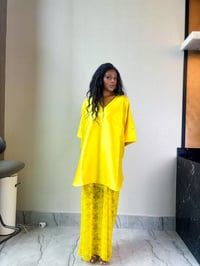Image 2 of RYGYNA SHORT KAFTAN WITH MESH SET – YELLOW