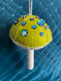 Image 2 of Green Eyes are My Green Lights