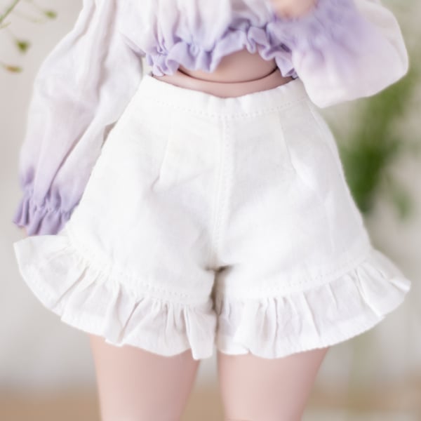 Image of White frilly shorts - Teacup Marionette