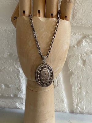 Image of Vintage Sterling chain & locket 