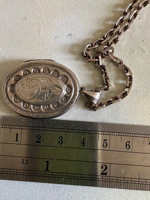 Image of Vintage Sterling chain & locket 