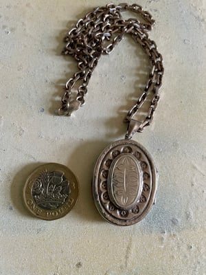 Image of Vintage Sterling chain & locket 