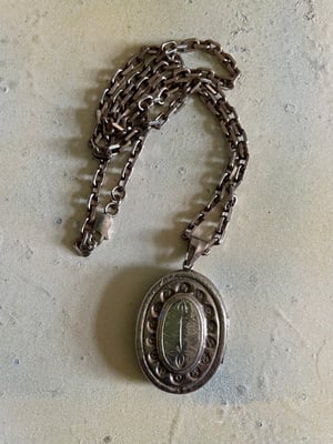 Image of Vintage Sterling chain & locket 