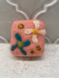 Image 2 of A small bird named Pinwheel