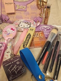 Image 5 of Juicy Couture Vintage Shoulder Bag Makeup Bundle Featuring Hello Kitty 