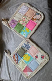 Image 4 of Pocketed Linen Potholder Set - Crazy Patchwork 