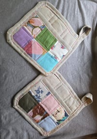 Image 6 of Pocketed Linen Potholder Set - Crazy Patchwork 