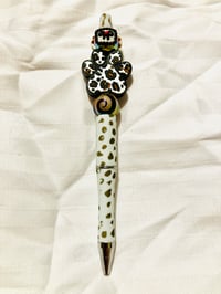 Animal print smooth barrel pen with bead accent and pawprint focal