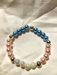 Image 2 of Pearl style glass bead stretch bracelet