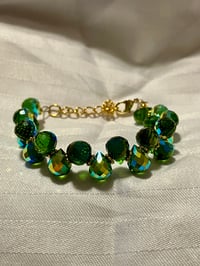Image 2 of Green faceted teardrop beaded bracelet