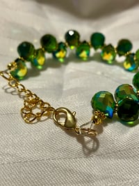 Image 3 of Green faceted teardrop beaded bracelet