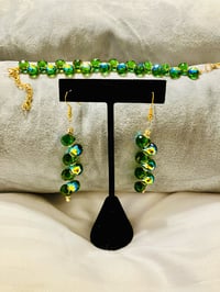 Image 4 of Green faceted teardrop beaded bracelet
