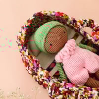 Image 3 of Ensemble crochet artisanal – Poupon Kaly, couffin en wax et linge de lit 3 pièces (N5)