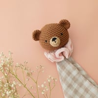 Image 1 of Doudou ours au crochet – lange gaze de coton – fait main en France