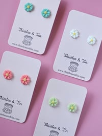 Image 2 of Bush Daisy | Stud Range - SKU 326
