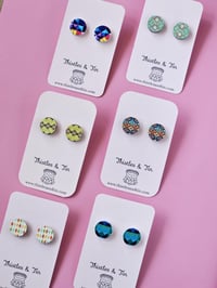 Image 1 of Geometric Stud Range
