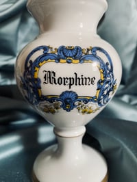 Image 2 of Pot couvert d'apothicaire en porcelaine de Paris // Morphine