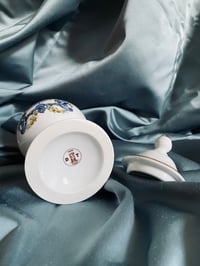 Image 6 of Pot couvert d'apothicaire en porcelaine de Paris // Morphine