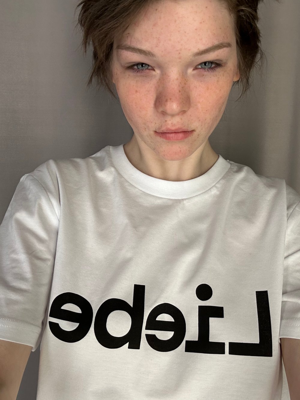 White organic cotton Tshirt with Liebe print 
