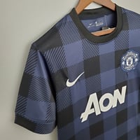 Image 3 of Retro Manchester United 13-14 Third Away
