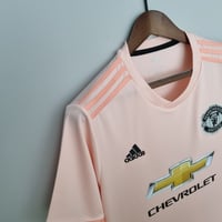 Image 2 of Retro Manchester United 18-19 Away