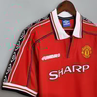Image 5 of Retro Manchester United 98-99 Home