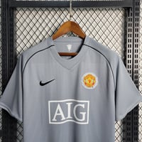 Image 6 of Retro Manchester United Goalkeeper 07-08