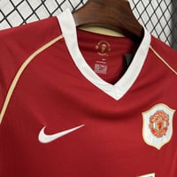 Image 2 of Retro Manchester United Home 06-07