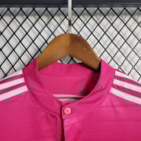 Image 3 of Retro Real Madrid Pink 14-15 Away 