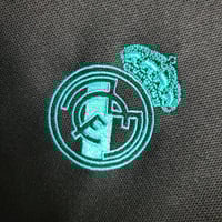 Image 9 of Retro Real Madrid Away 17-18