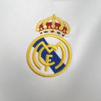 Image 3 of Retro Real Madrid Home 01-02