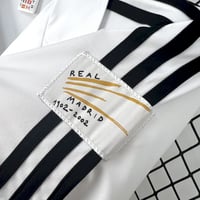Image 5 of Retro Real Madrid Home 01-02