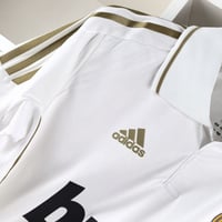 Image 4 of Retro Real Madrid Home 11-12