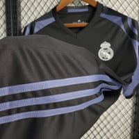 Image 3 of Retro Real Madrid Second Away 16-17