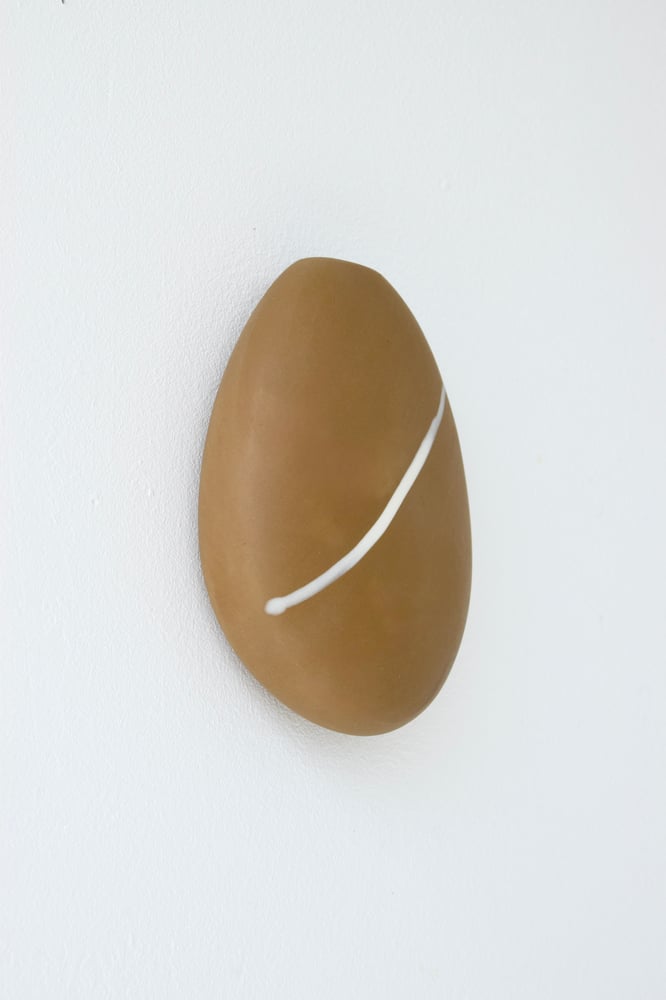 Image of SMALL WALL VASE - CARAMEL