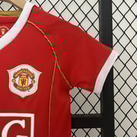 Image 2 of Kids Retro Manchester United 06-07 Home