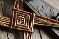 Image 3 of Croix de Brigid n°1 - osier brut "été indien"